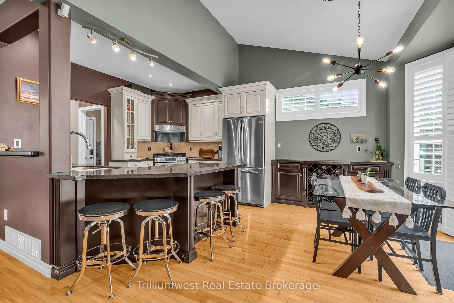 Photo 12 of 610 Rock Point Crescent, Waterloo — HOMEH