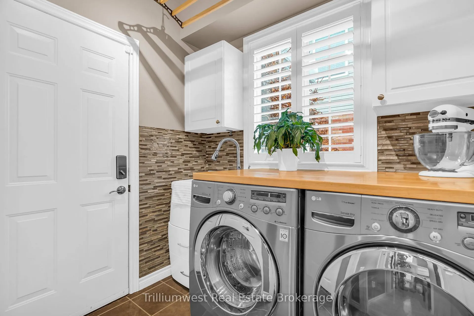 Photo 18 of 610 Rock Point Crescent, Waterloo — HOMEH