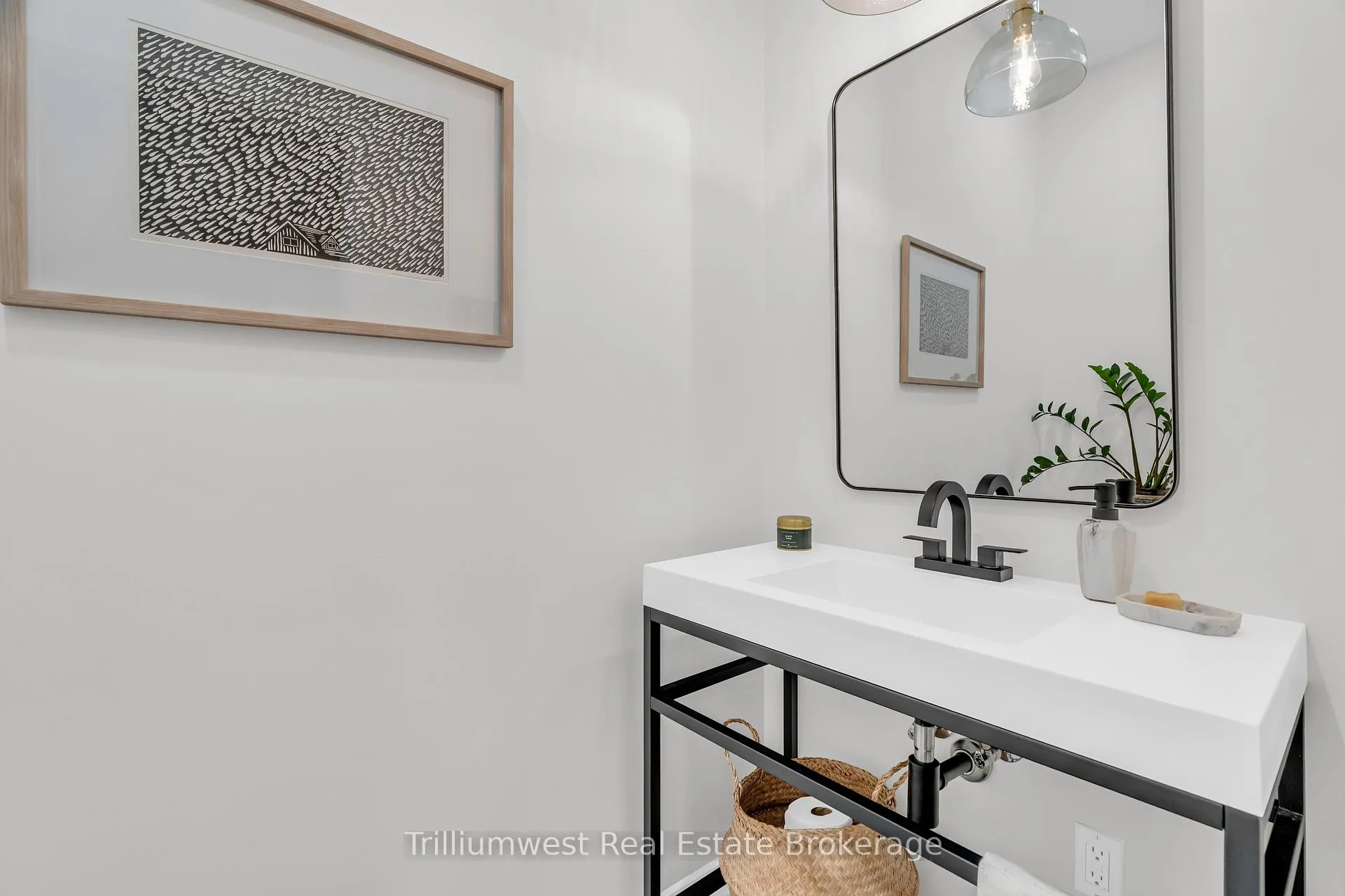 Photo 19 of 610 Rock Point Crescent, Waterloo — HOMEH