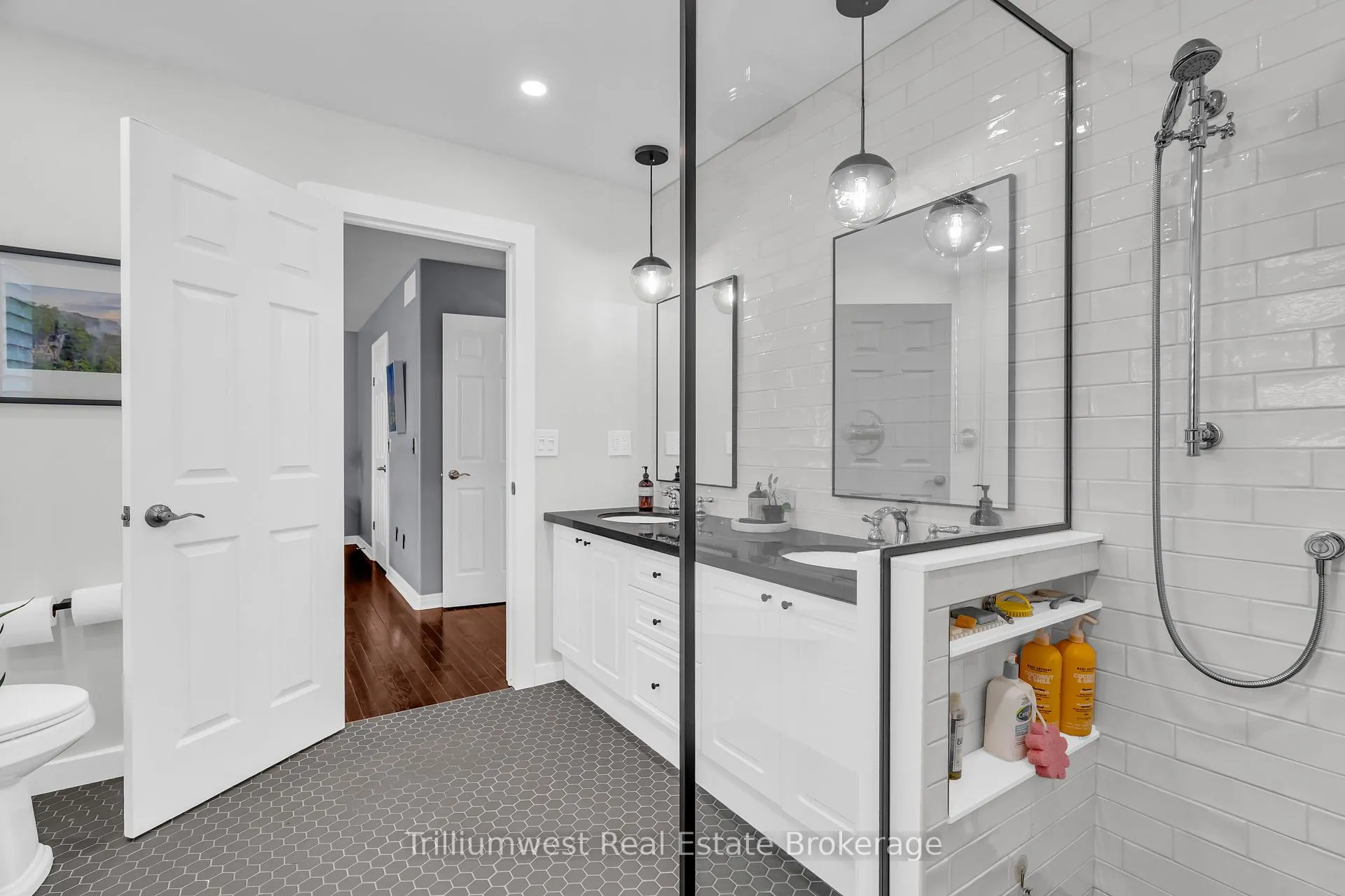 Photo 33 of 610 Rock Point Crescent, Waterloo — HOMEH