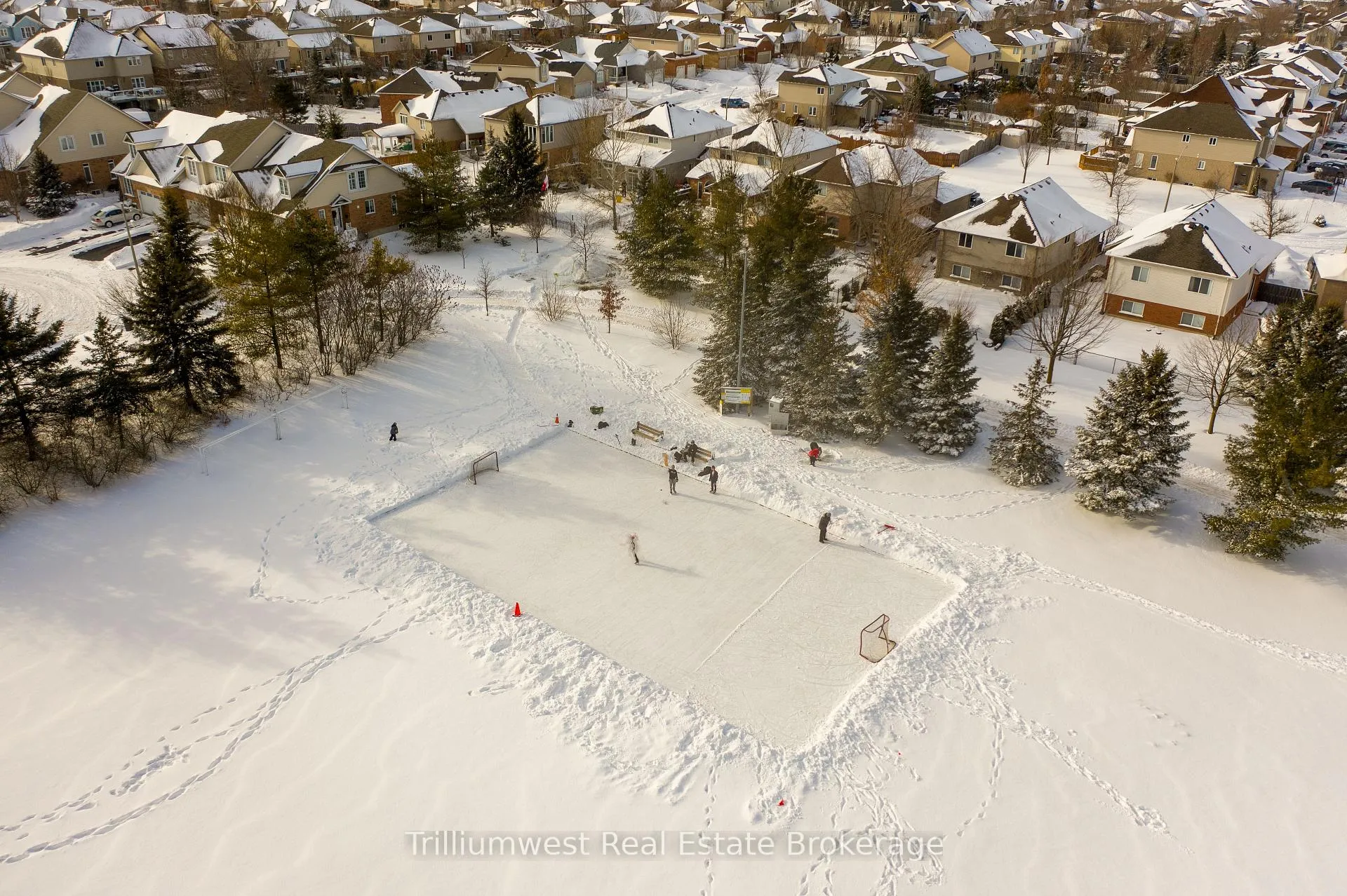 Photo 46 of 610 Rock Point Crescent, Waterloo — HOMEH