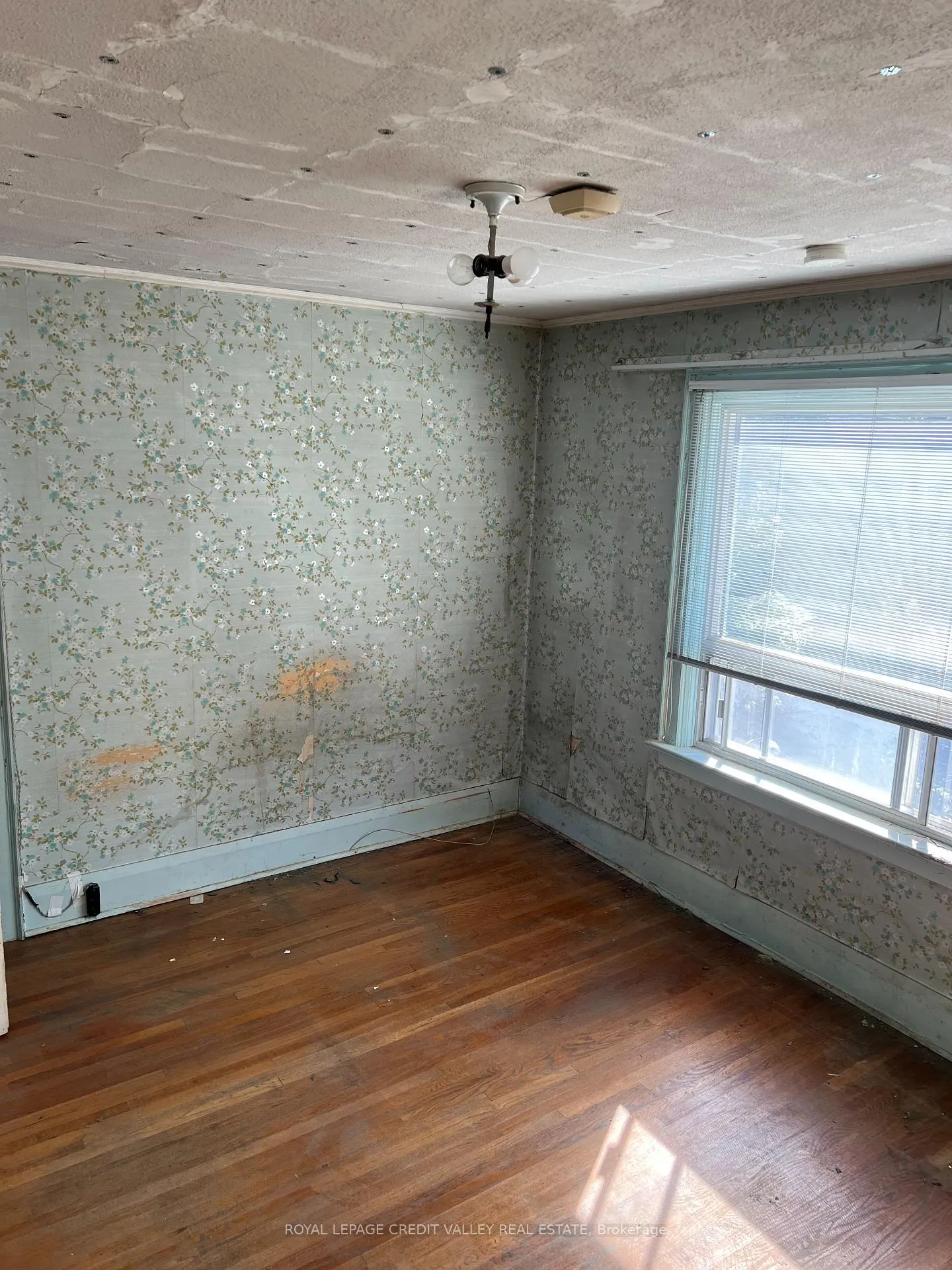 Photo 3 of 12 Stanhope Avenue, Toronto, East York — HOMEH