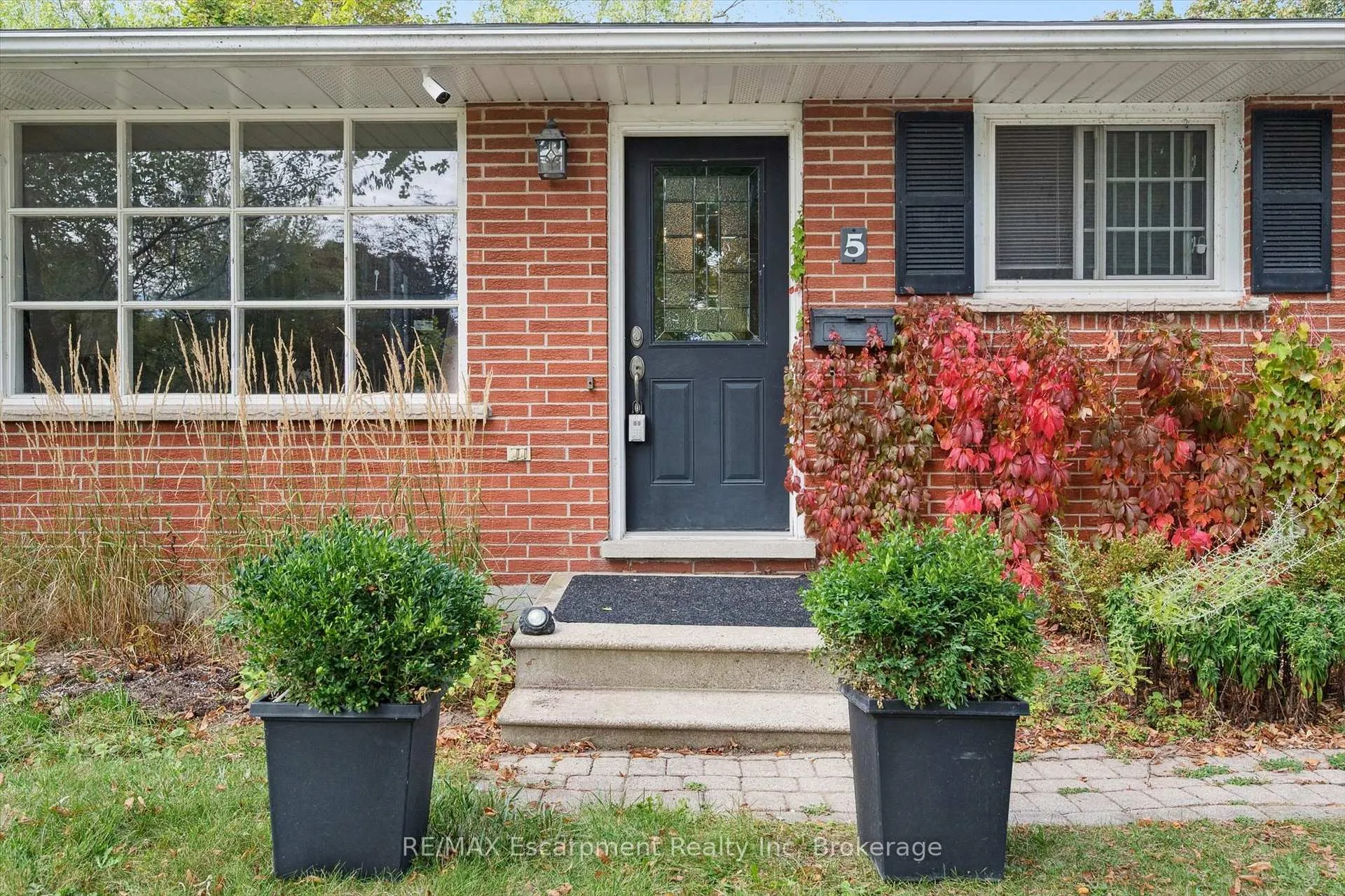 Photo 1 of 5 Picadilly Place, Guelph, Dovercliffe Park/Old University — HOMEH