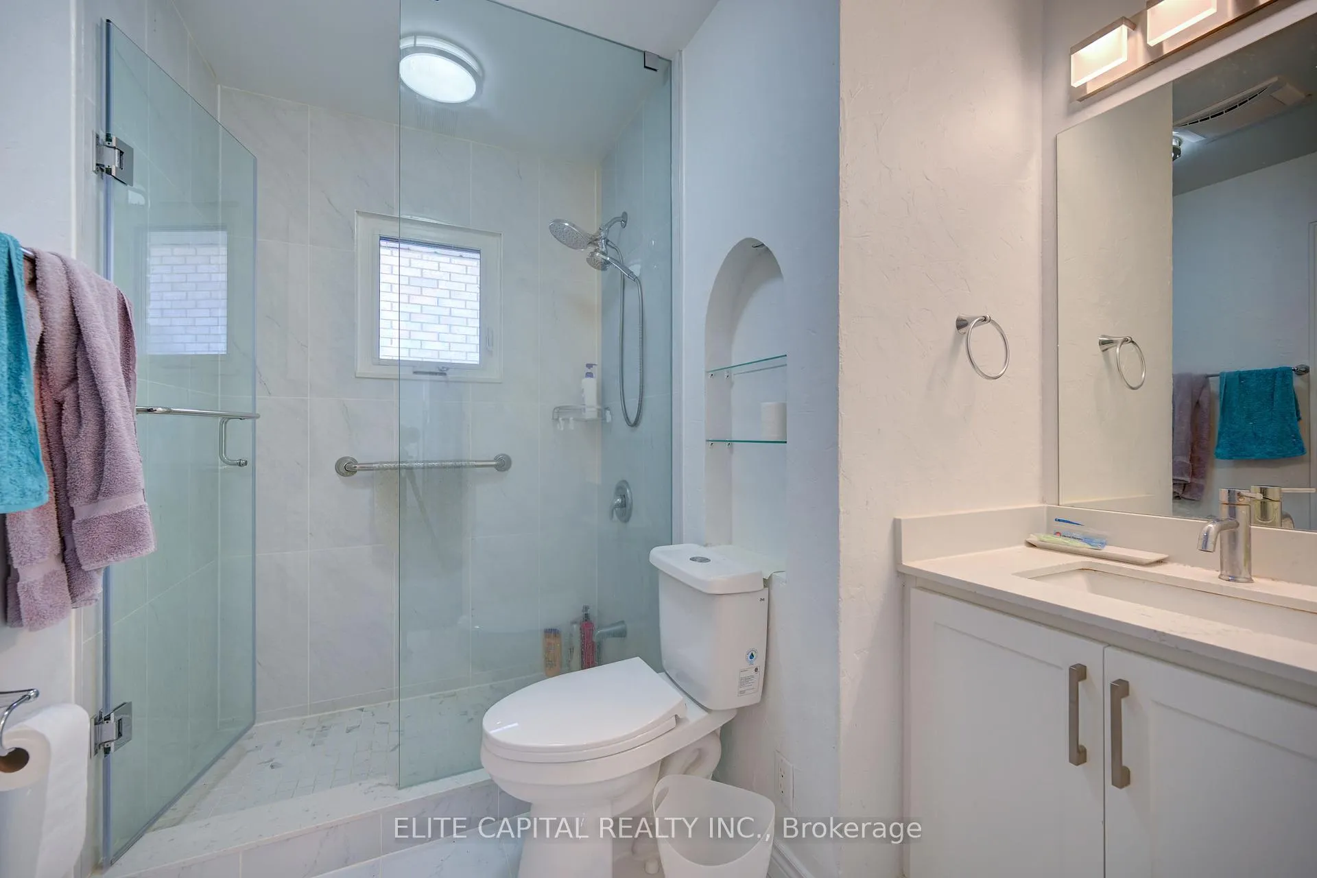 Photo 8 of Unit Upper, 298 Tampa Drive, Georgina, Keswick South — HOMEH