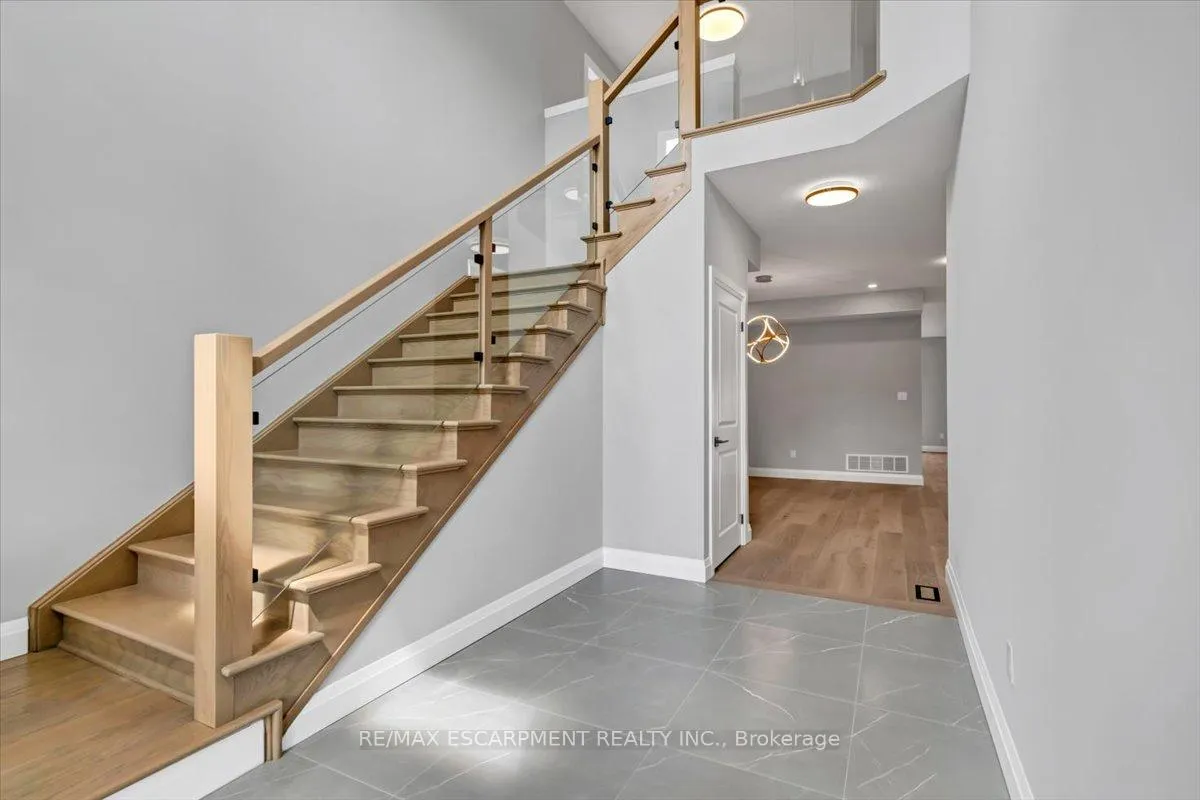 Photo 2 of 382 B Southcote Road, Hamilton, Ancaster — HOMEH