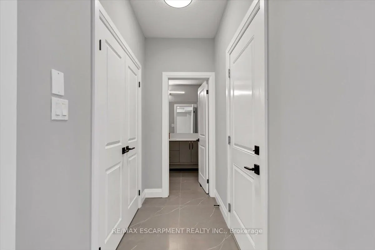 Photo 4 of 382 B Southcote Road, Hamilton, Ancaster — HOMEH