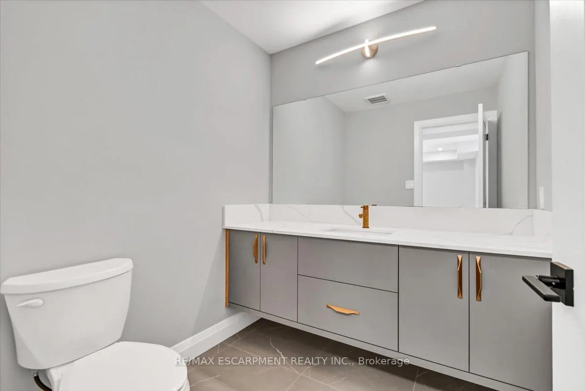 Photo 5 of 382 B Southcote Road, Hamilton, Ancaster — HOMEH