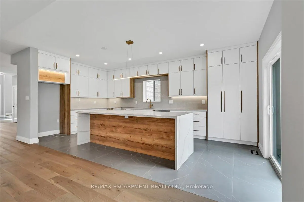 Photo 11 of 382 B Southcote Road, Hamilton, Ancaster — HOMEH