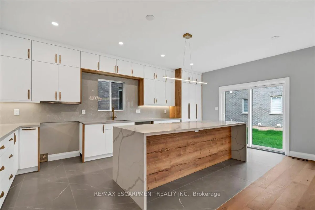 Photo 12 of 382 B Southcote Road, Hamilton, Ancaster — HOMEH