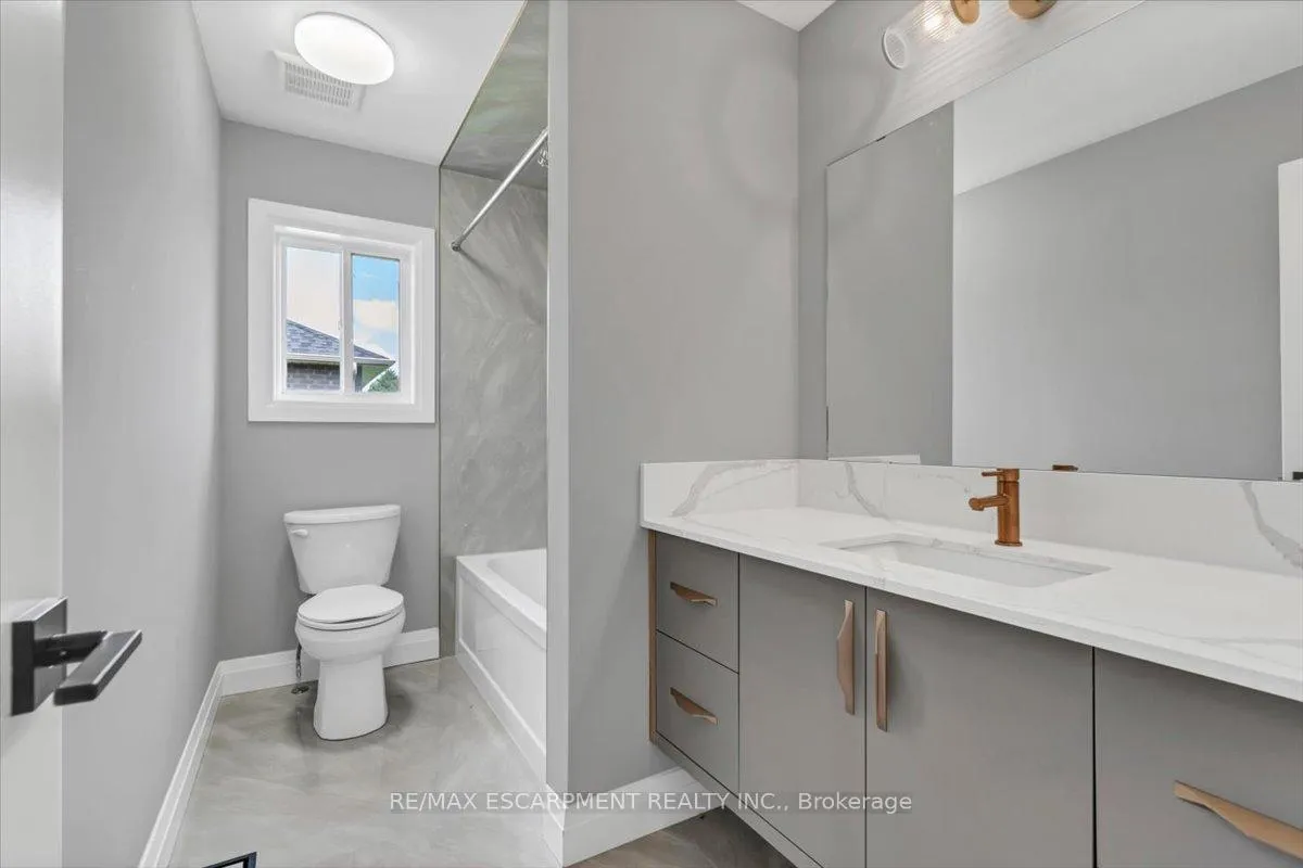 Photo 27 of 382 B Southcote Road, Hamilton, Ancaster — HOMEH