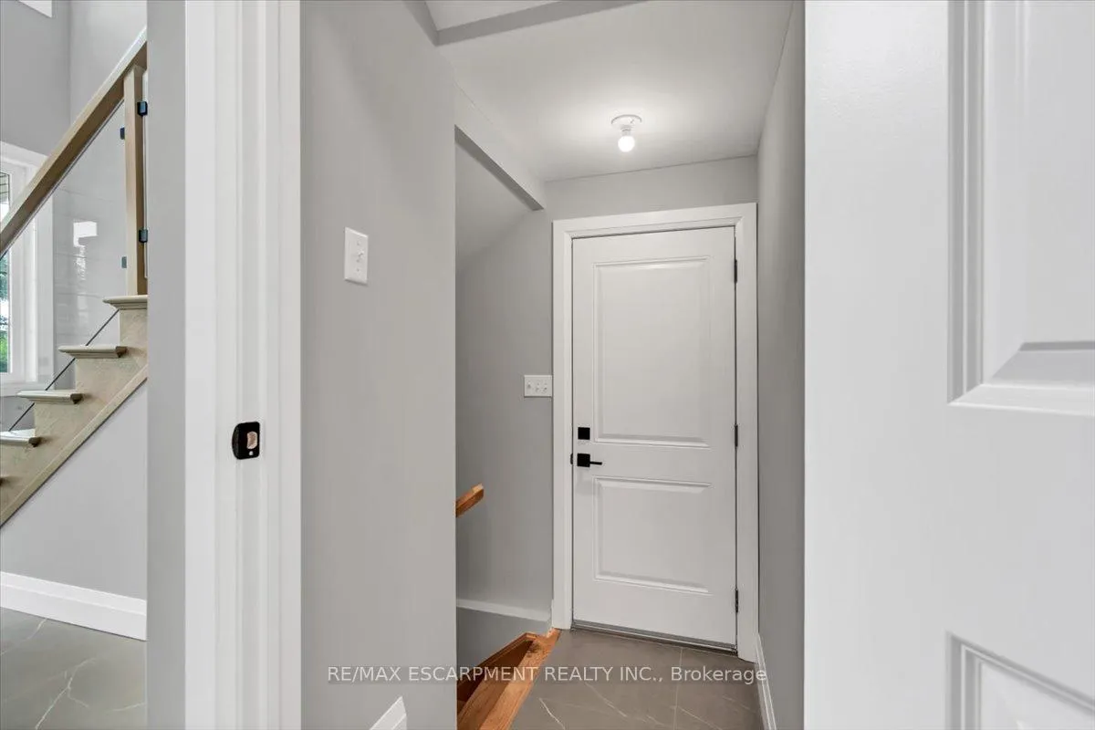 Photo 31 of 382 B Southcote Road, Hamilton, Ancaster — HOMEH