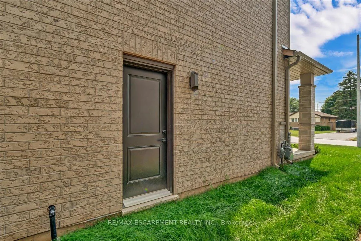 Photo 37 of 382 B Southcote Road, Hamilton, Ancaster — HOMEH