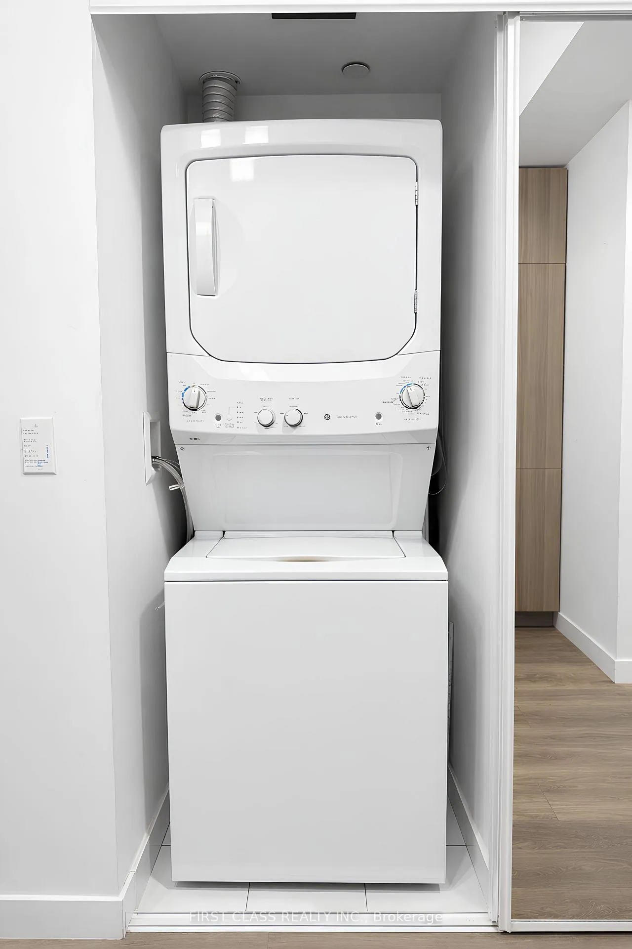 Photo 8 of Unit 3210, 8 Eglinton Avenue E, Toronto, Yonge-Eglinton — HOMEH