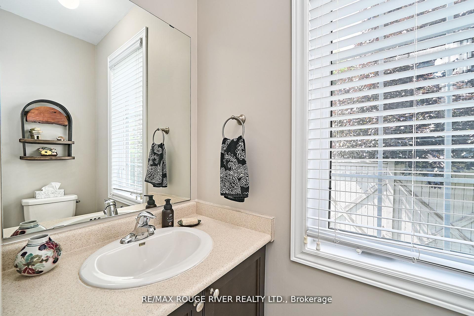 Photo 7 of 26 Lander Crescent, Clarington, Bowmanville — HOMEH