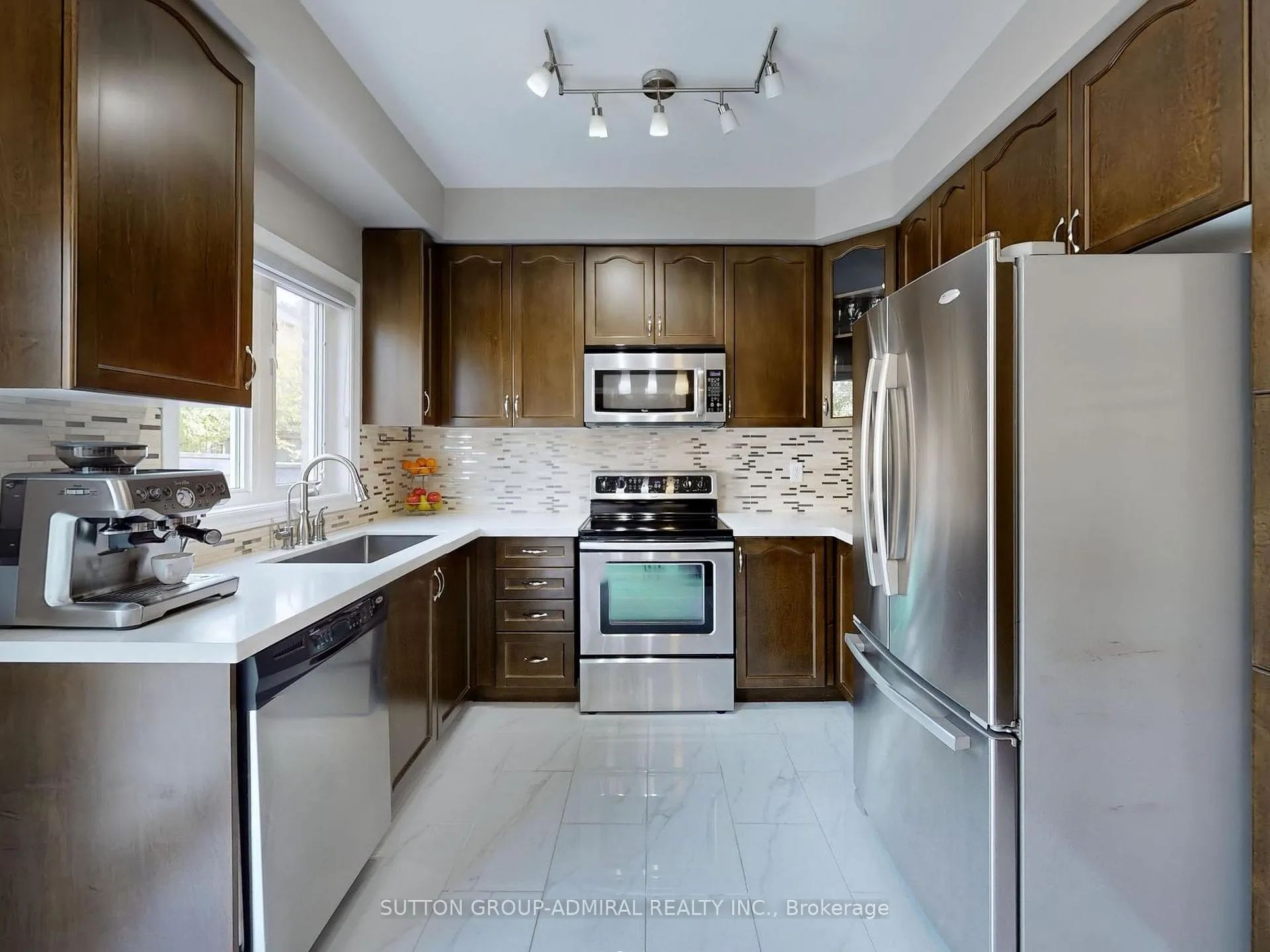 Photo 13 of 25 D'Eva Drive, Vaughan, Patterson — HOMEH