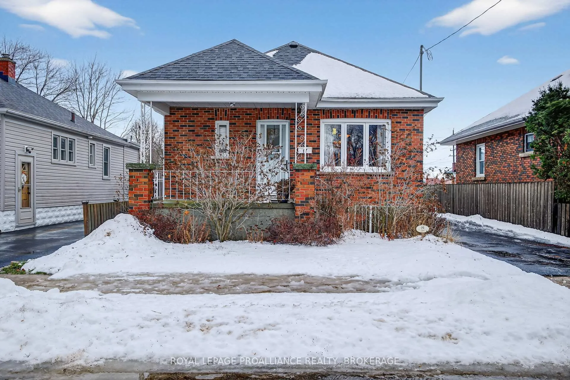 Photo 3 of 17 Stanley Street, Kingston, East of Sir John A. Blvd — HOMEH