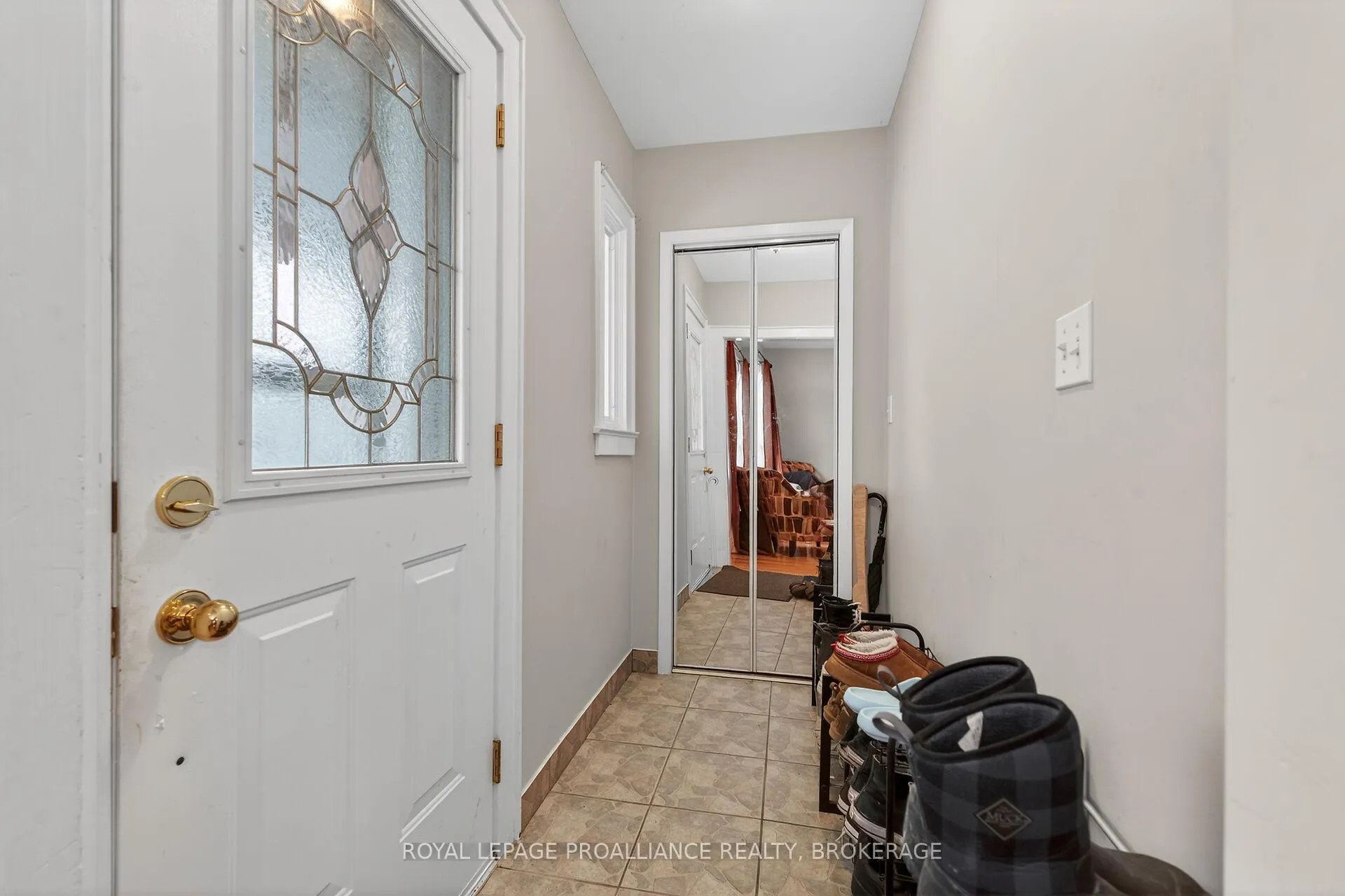 Photo 6 of 17 Stanley Street, Kingston, East of Sir John A. Blvd — HOMEH