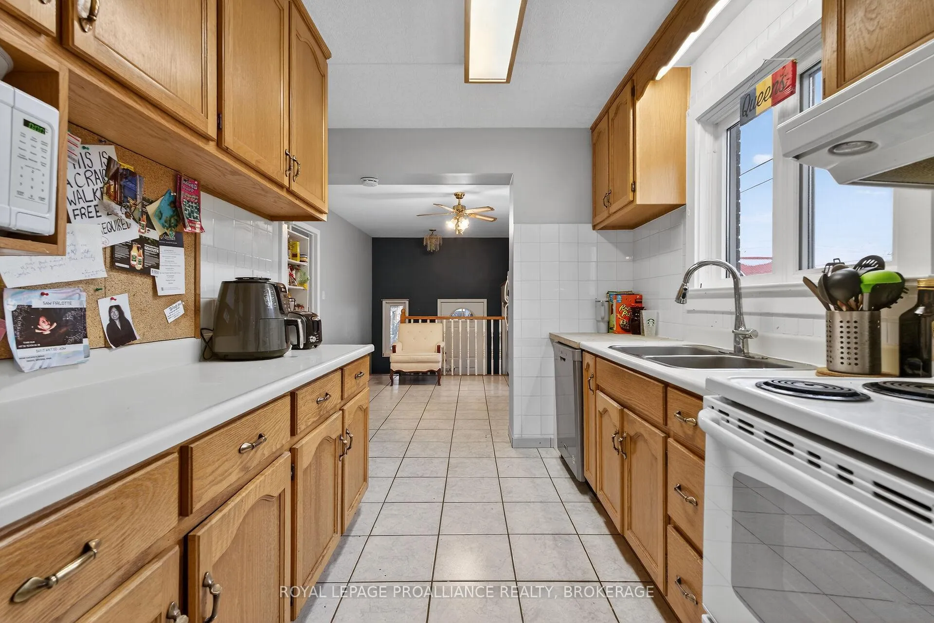 Photo 11 of 17 Stanley Street, Kingston, East of Sir John A. Blvd — HOMEH