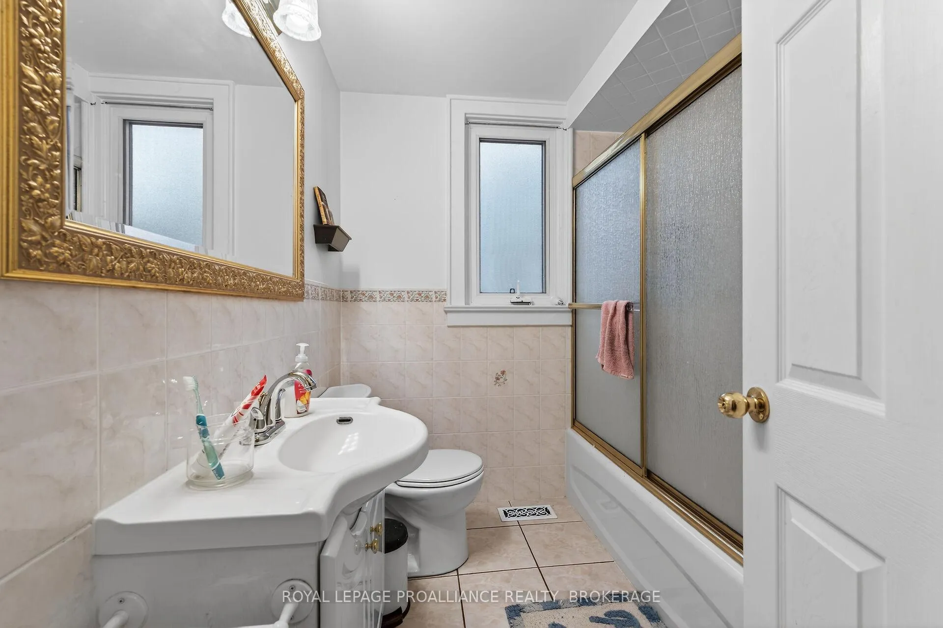 Photo 15 of 17 Stanley Street, Kingston, East of Sir John A. Blvd — HOMEH