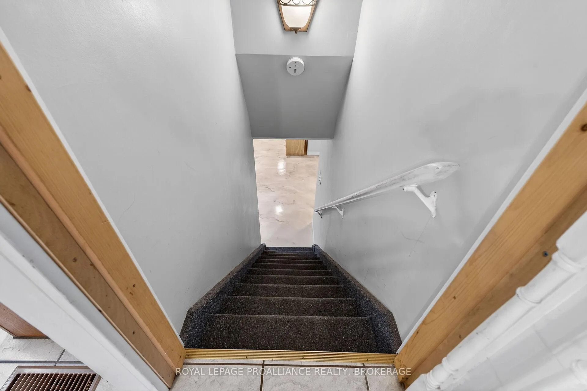 Photo 19 of 17 Stanley Street, Kingston, East of Sir John A. Blvd — HOMEH