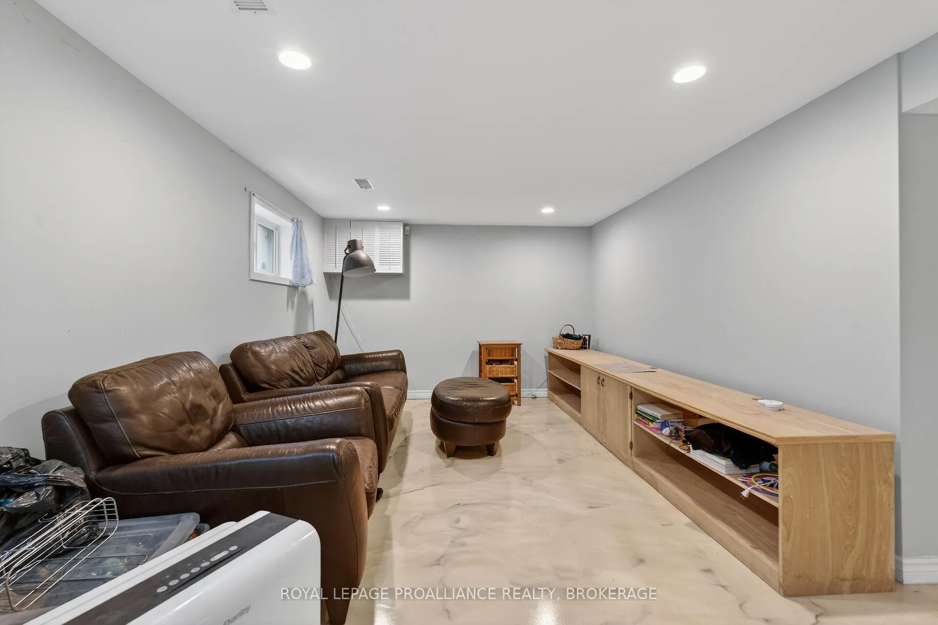 Photo 20 of 17 Stanley Street, Kingston, East of Sir John A. Blvd — HOMEH