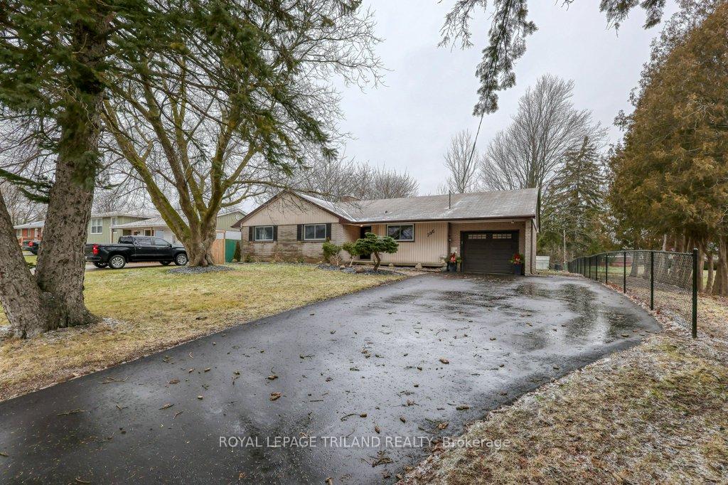 Photo 3 of 796 Elm Street, Central Elgin, Rural Central Elgin — HOMEH