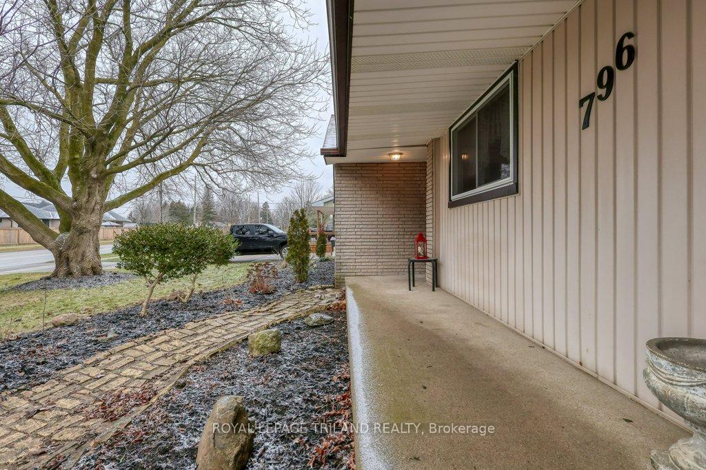Photo 8 of 796 Elm Street, Central Elgin, Rural Central Elgin — HOMEH