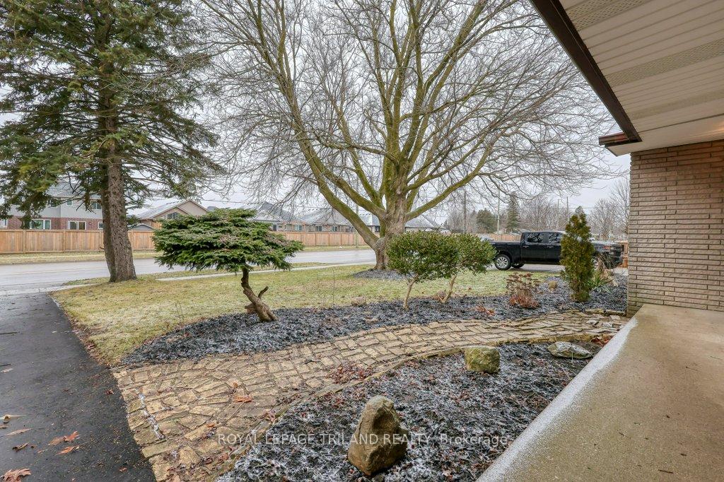Photo 9 of 796 Elm Street, Central Elgin, Rural Central Elgin — HOMEH