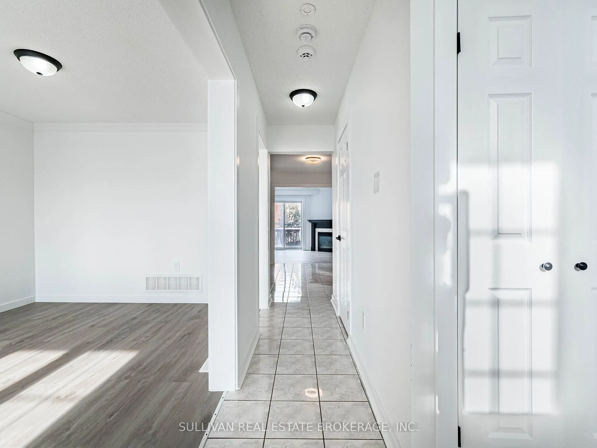 Photo 3 of 163 Sassafras Circle, Vaughan, Patterson — HOMEH