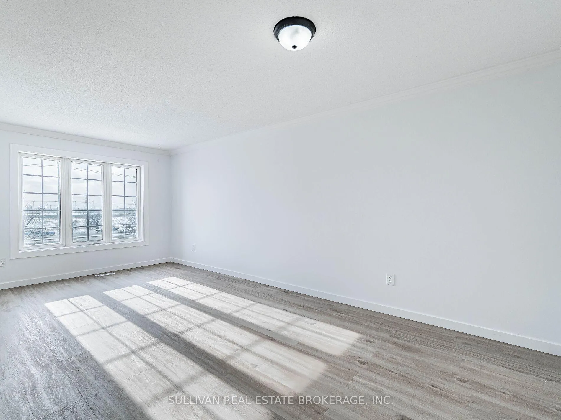 Photo 4 of 163 Sassafras Circle, Vaughan, Patterson — HOMEH