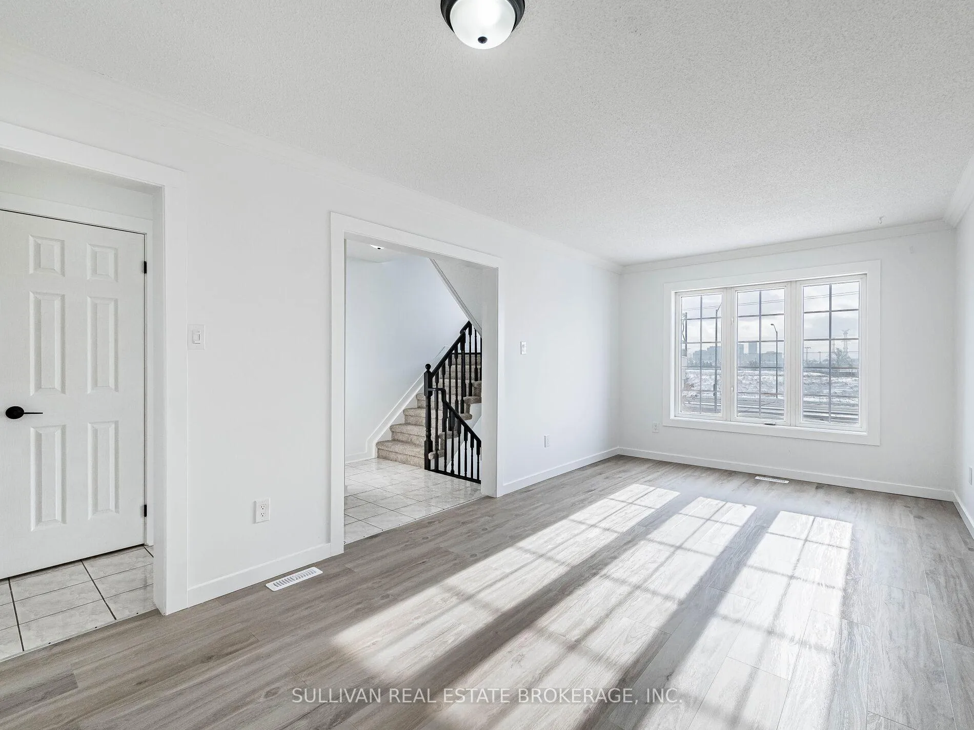 Photo 6 of 163 Sassafras Circle, Vaughan, Patterson — HOMEH