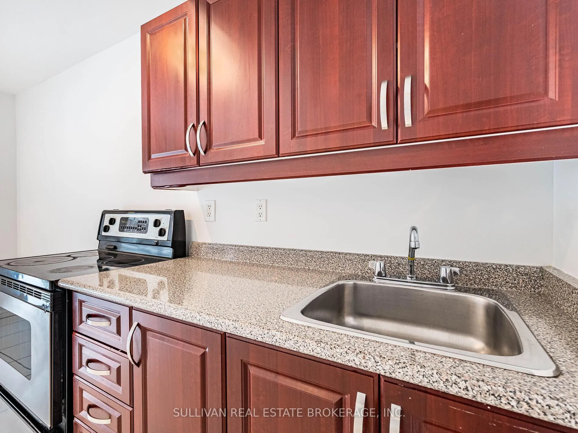 Photo 33 of 163 Sassafras Circle, Vaughan, Patterson — HOMEH