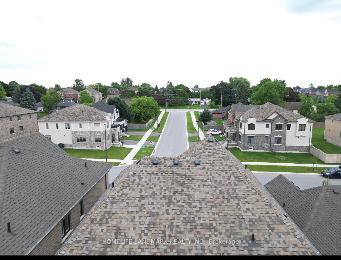 Photo 2 of 224 Danny Wheeler Boulevard, Georgina, Keswick North — HOMEH