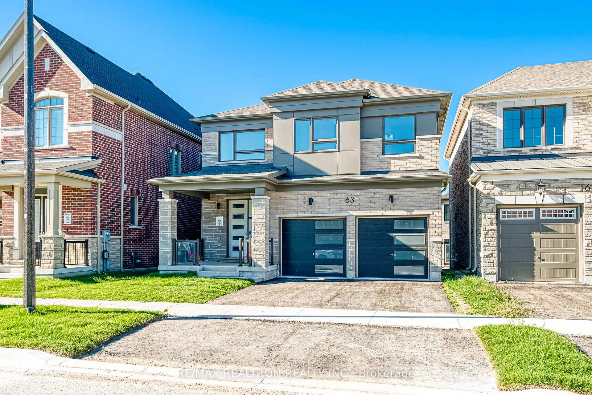 Photo 2 of 63 Greenridge Crescent, Markham, Victoria Square — HOMEH