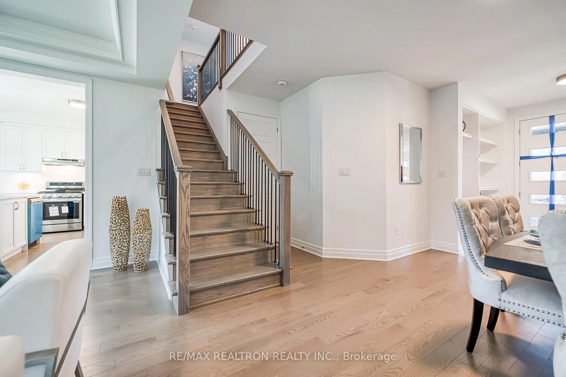 Photo 8 of 63 Greenridge Crescent, Markham, Victoria Square — HOMEH