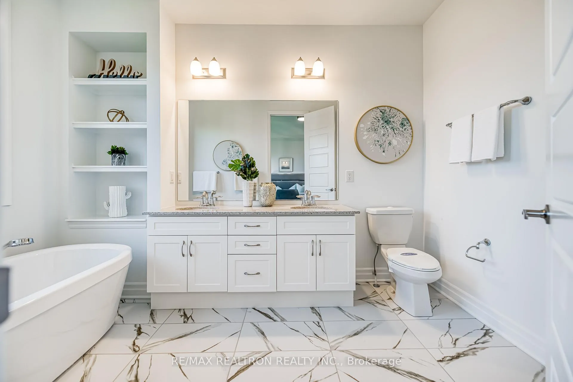 Photo 45 of 63 Greenridge Crescent, Markham, Victoria Square — HOMEH