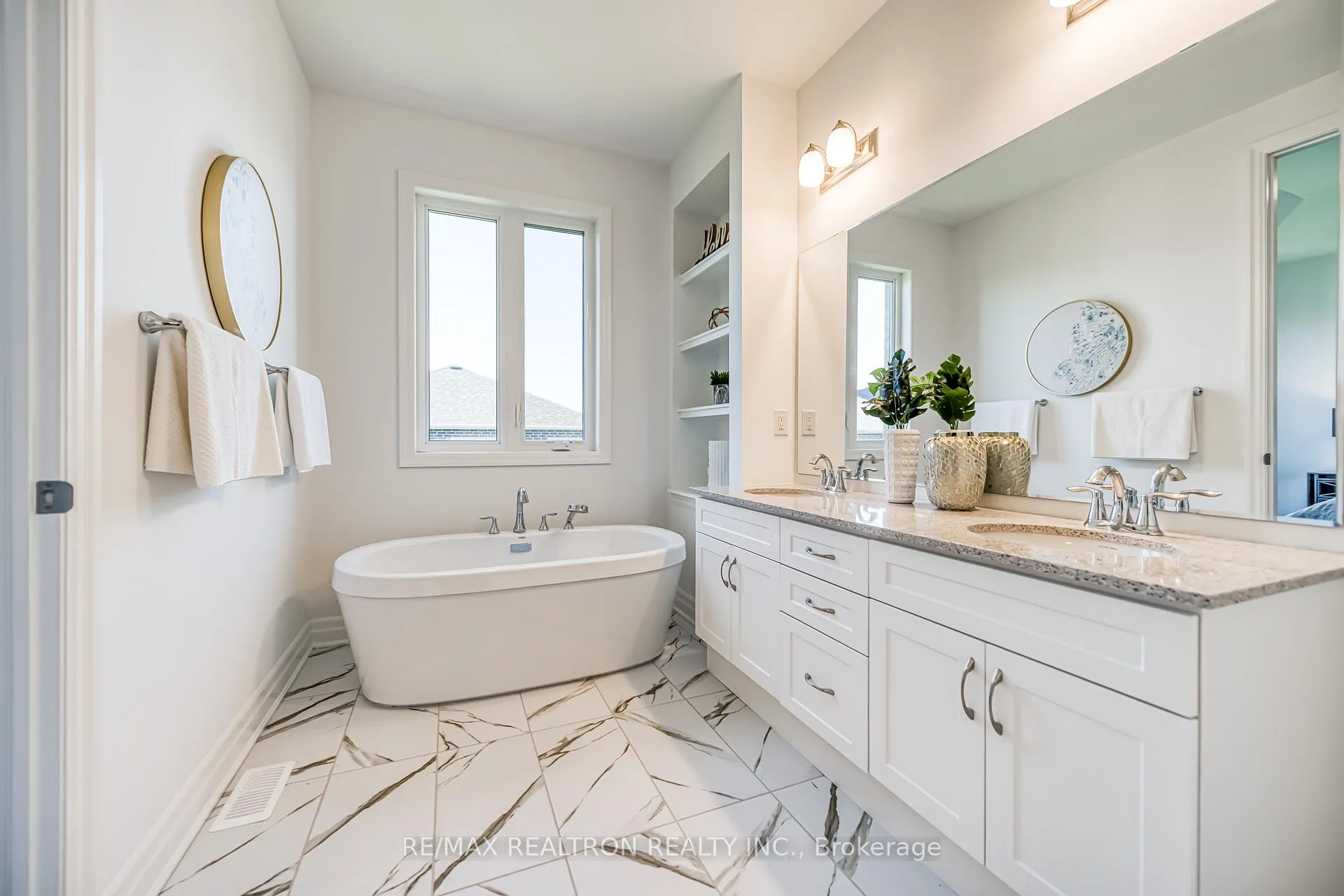 Photo 46 of 63 Greenridge Crescent, Markham, Victoria Square — HOMEH