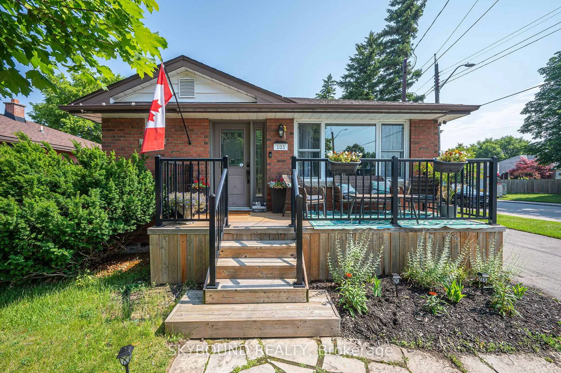 Photo 2 of 103 McElroy Road E, Hamilton, Balfour — HOMEH