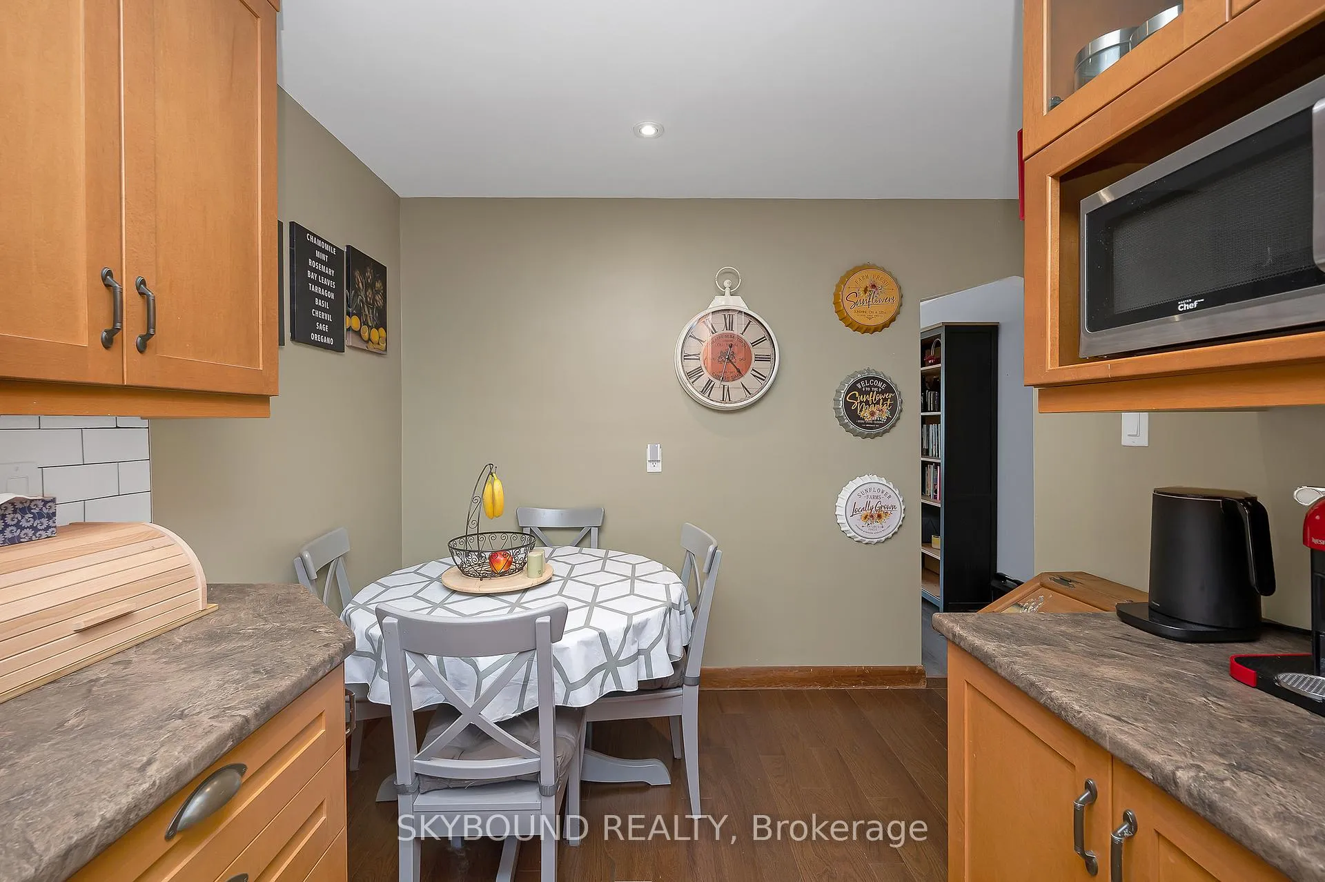 Photo 8 of 103 McElroy Road E, Hamilton, Balfour — HOMEH