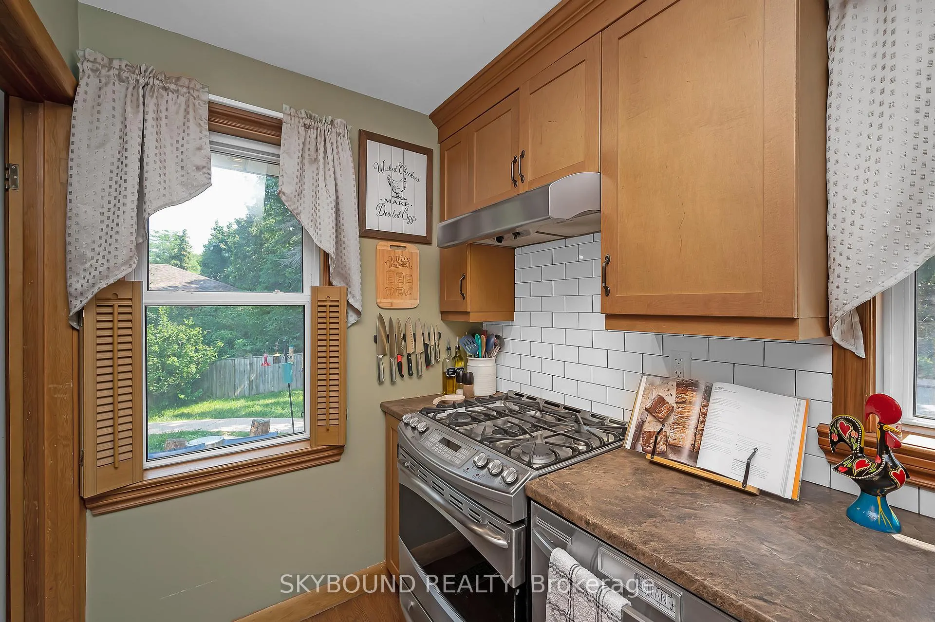 Photo 11 of 103 McElroy Road E, Hamilton, Balfour — HOMEH
