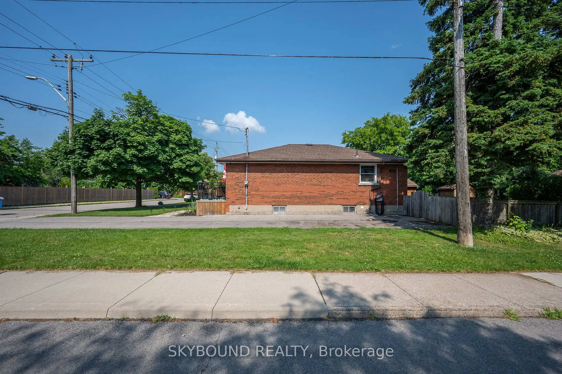 Photo 29 of 103 McElroy Road E, Hamilton, Balfour — HOMEH
