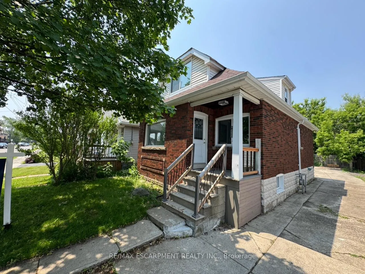 Photo 5 of 149 Weir Street N, Hamilton, Homeside — HOMEH