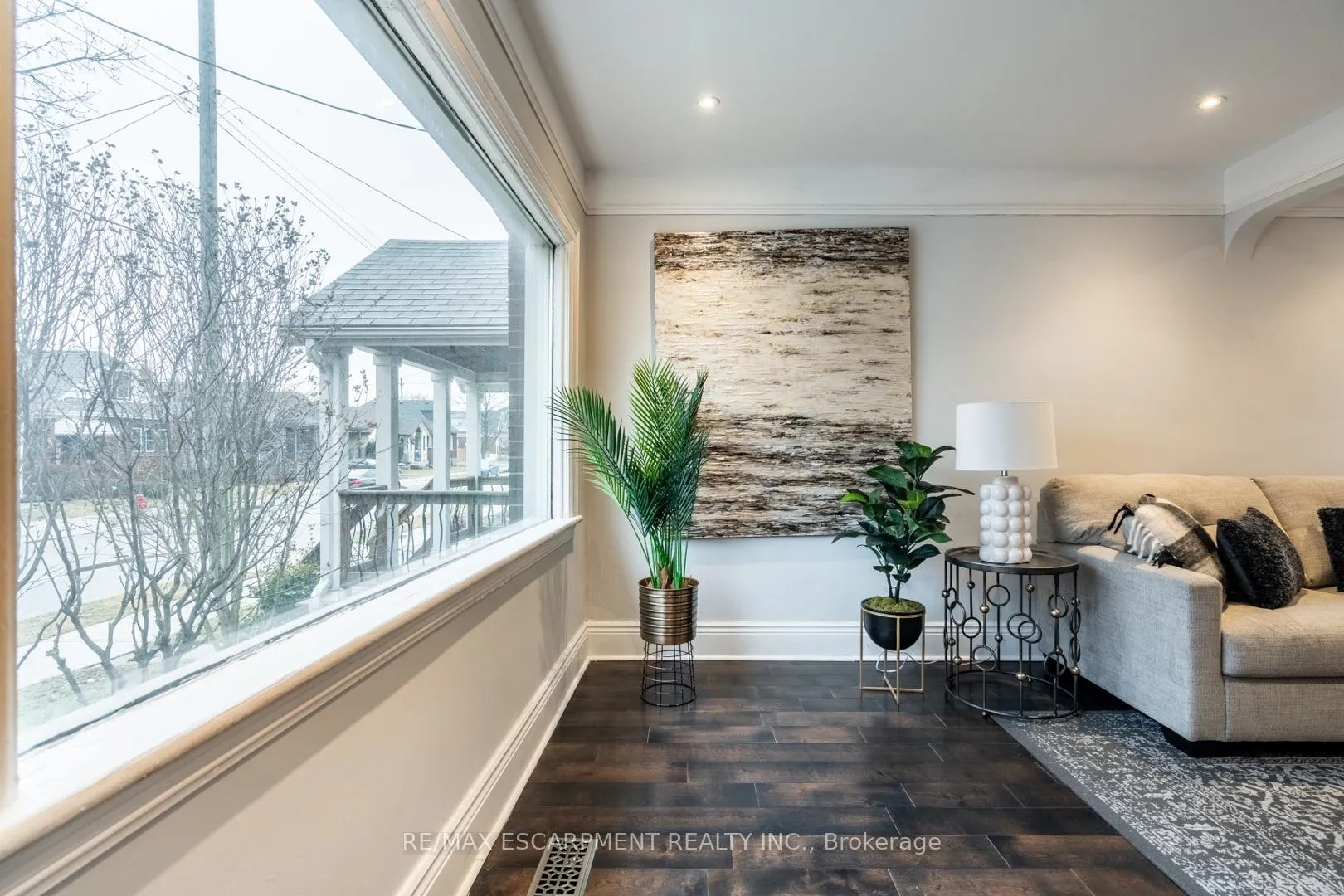 Photo 8 of 149 Weir Street N, Hamilton, Homeside — HOMEH