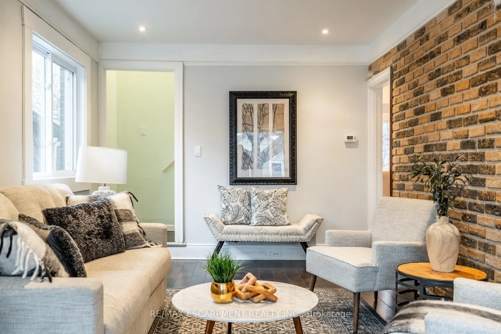 Photo 9 of 149 Weir Street N, Hamilton, Homeside — HOMEH