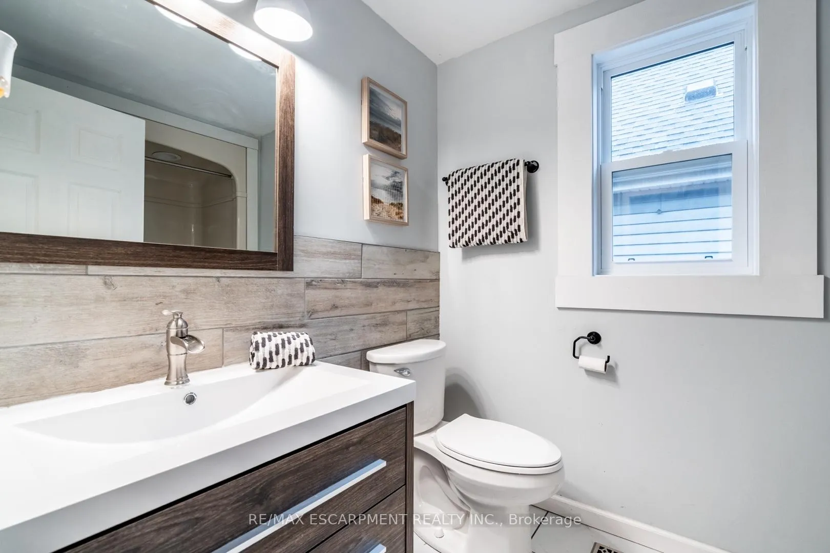 Photo 25 of 149 Weir Street N, Hamilton, Homeside — HOMEH