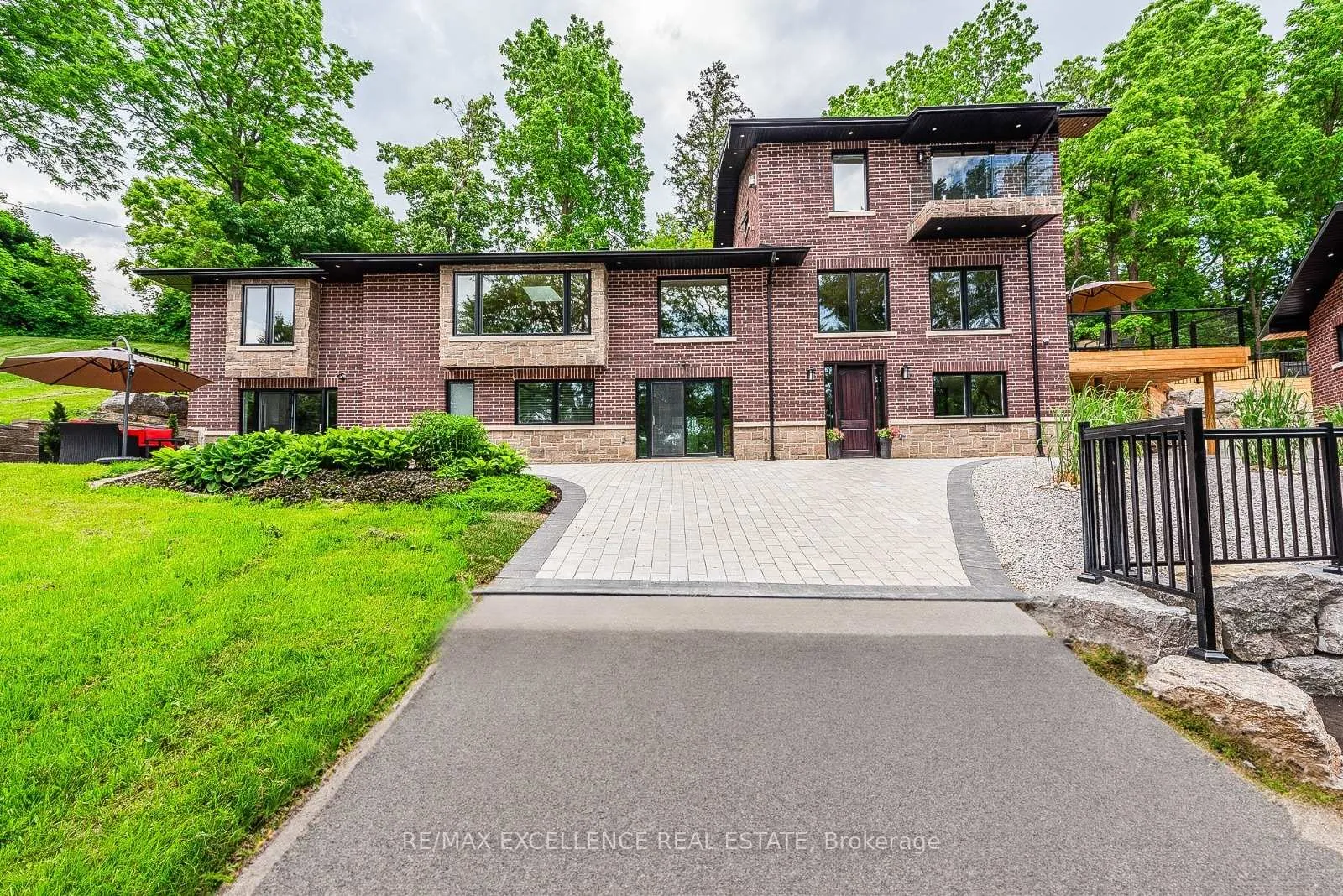 Front of 8949 Mississauga Road
