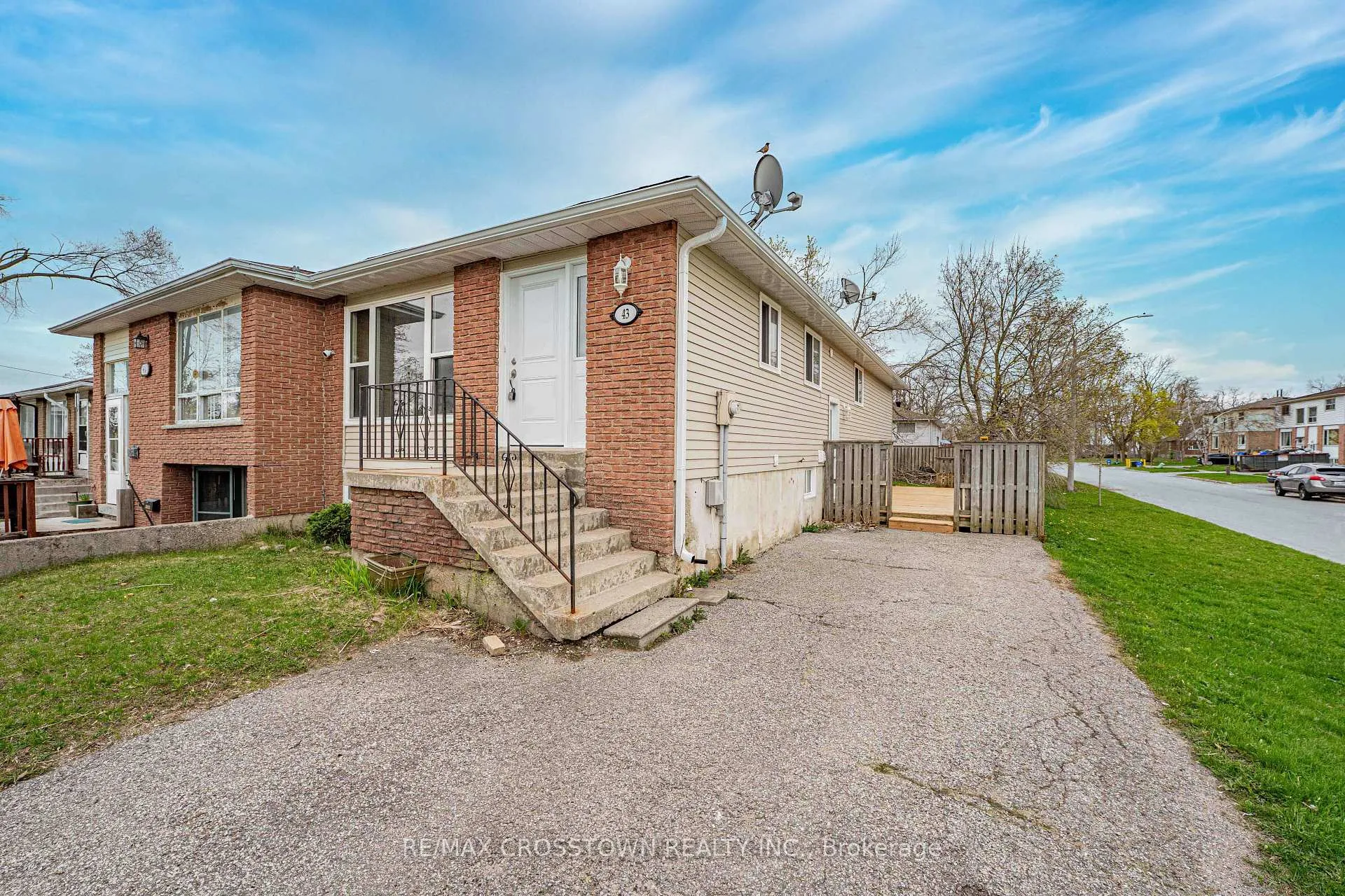 Photo 2 of 43 Charlbrook Avenue, Barrie, Cundles East — HOMEH