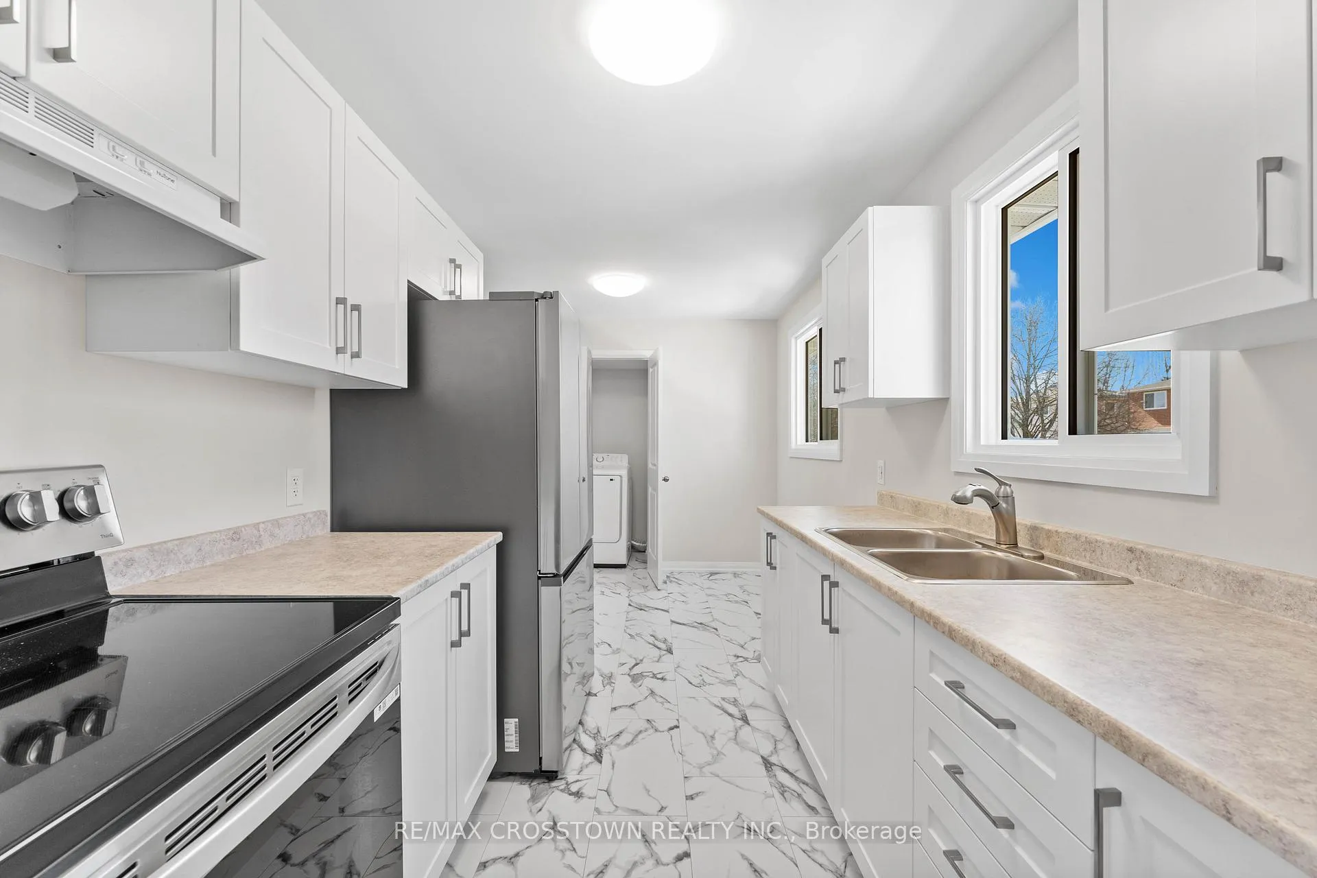 Photo 3 of 43 Charlbrook Avenue, Barrie, Cundles East — HOMEH