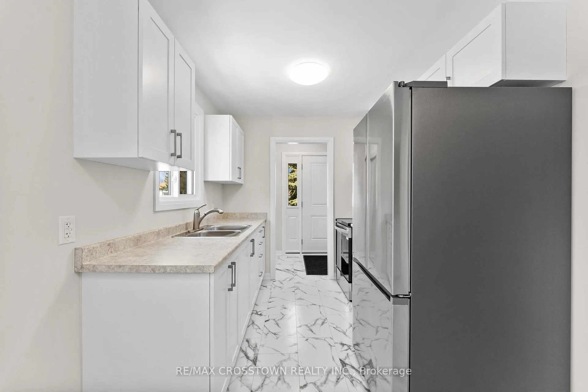 Photo 4 of 43 Charlbrook Avenue, Barrie, Cundles East — HOMEH