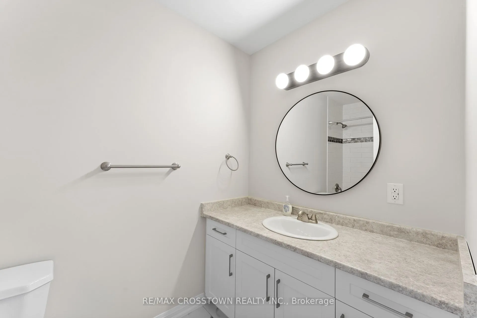 Photo 10 of 43 Charlbrook Avenue, Barrie, Cundles East — HOMEH